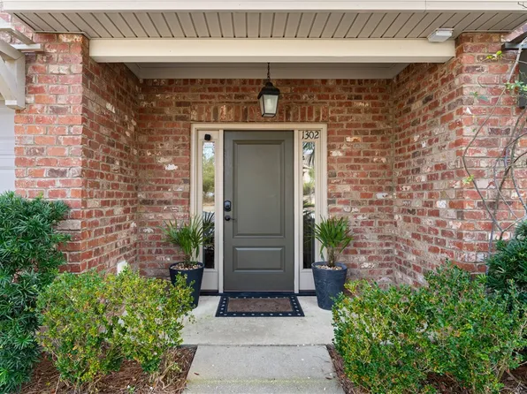 1302 Reserve Ct, Saint Simons Island, GA 31522