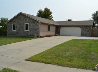 3929 SW 38th Ter, Topeka, KS 66610