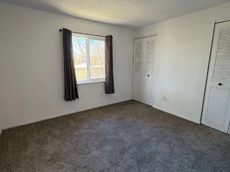 820 Bennett Ave — Photo 10