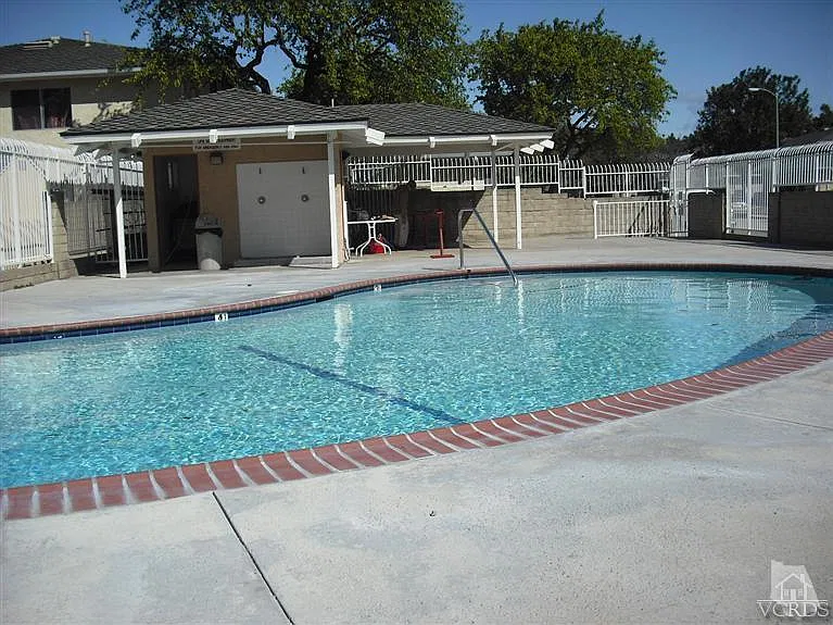 2 bed, 1.0 bath, 806 sqft, $2,600 — Photo 2