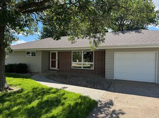 901 Division St, Alma, NE 68920
