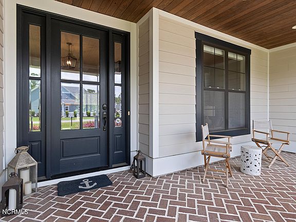 3rd image of 2283 St James Drive SE