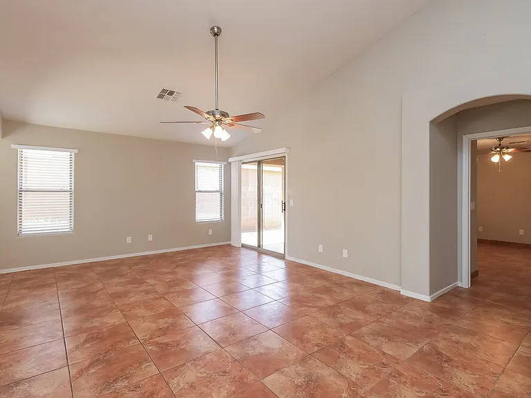 1604 S 80th Ln — Photo 3