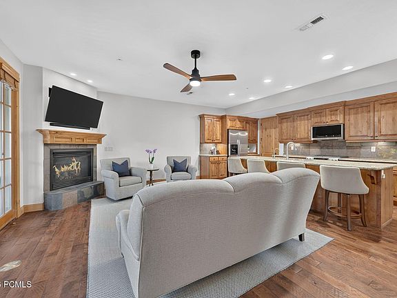 2nd image of 3001 Canyon Links Dr