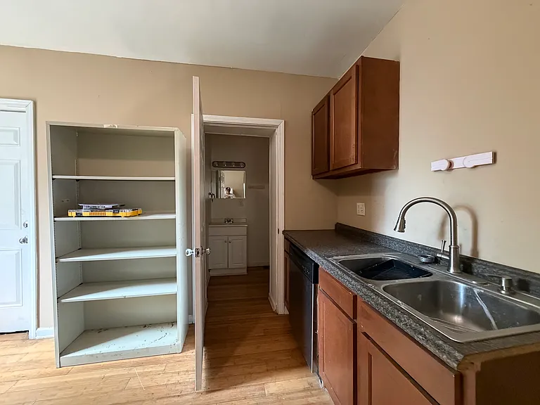 813 Wilson Ave — Photo 9