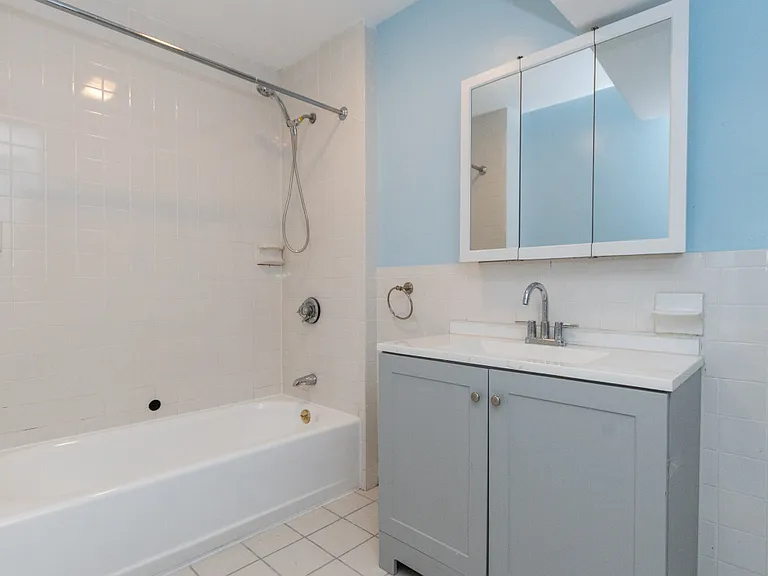 553 E 6th St #1 — Photo 8