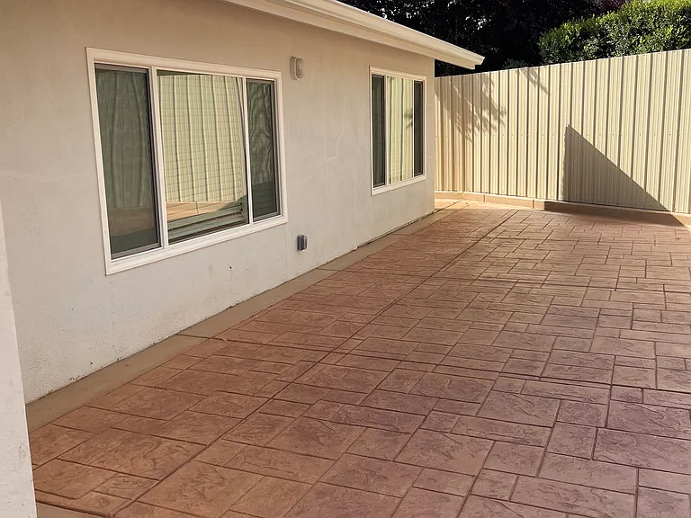 7563 Laurel Dr — Photo 10