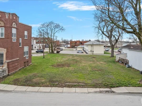 115 N Walnut St, Taylorville, IL 62568