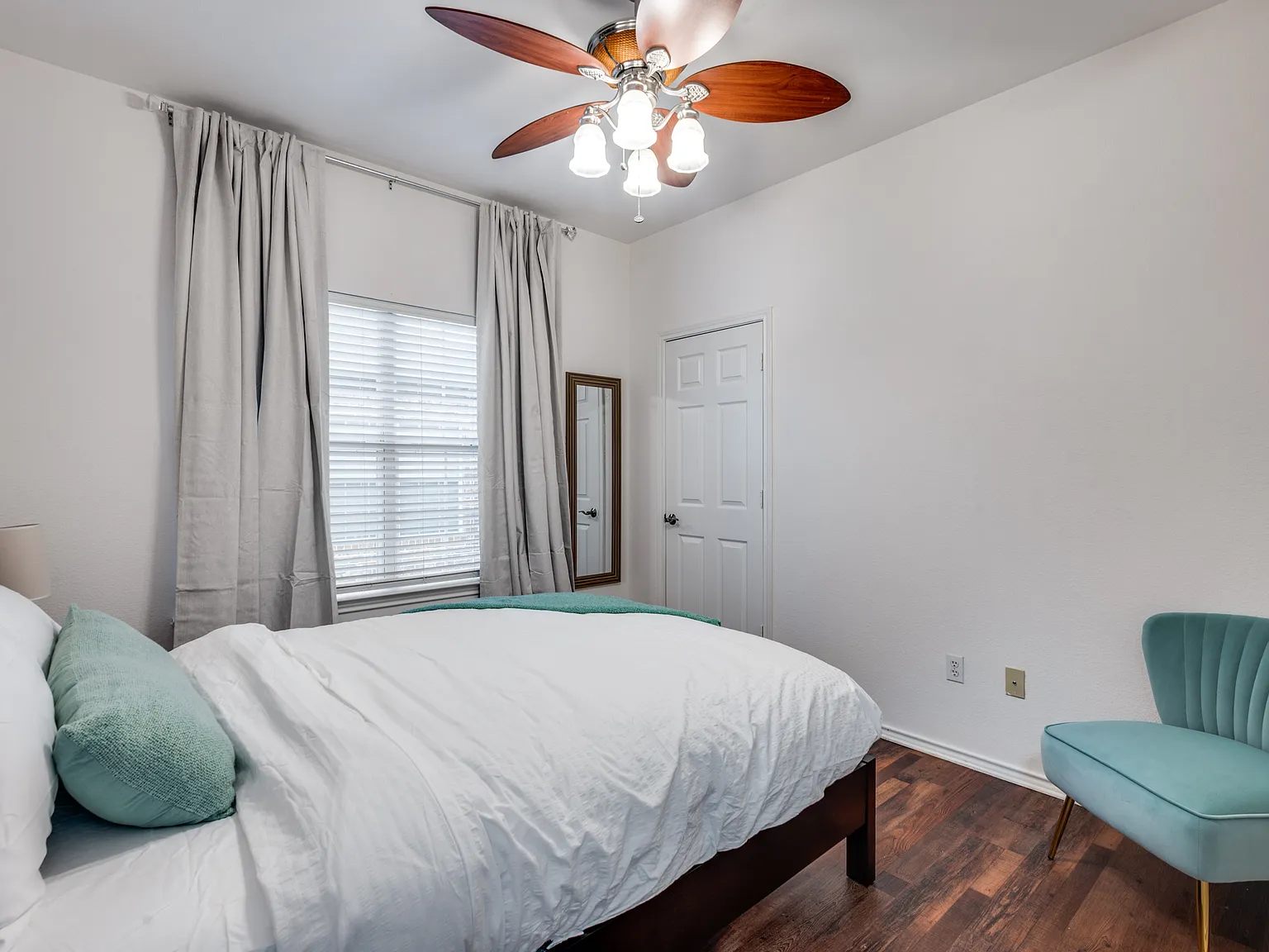 3 bed, 2.5 bath, 1653 sqft, $3,500 — Photo 2