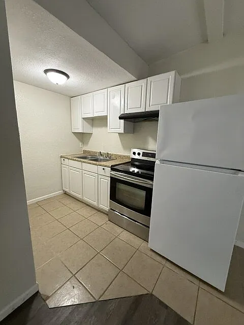 1 bed, 1.0 bath, $750 — Photo 3