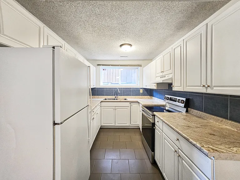 1515 36th St SE — Photo 2