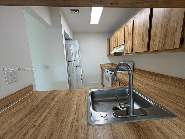 411 NW 100th Pl #201 — Photo 7