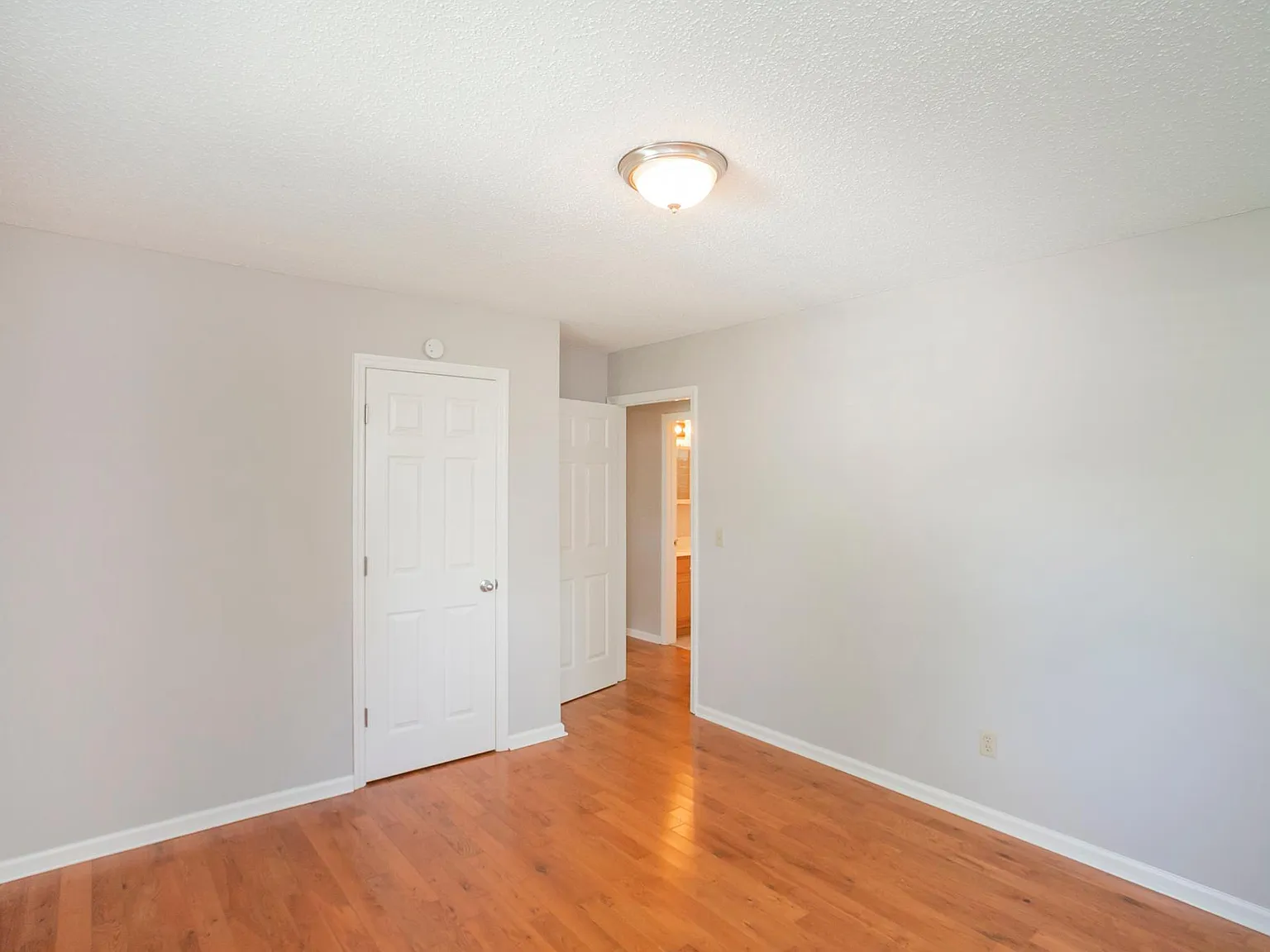 2 bed, 825 sqft, $1,900 — Photo 4