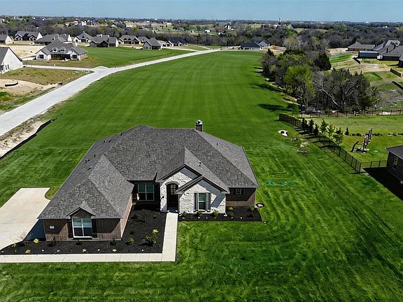 5th image of 736 Majors Rd