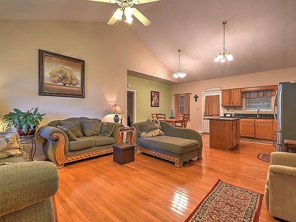 2nd image of 4743 Woodcliff Dr
