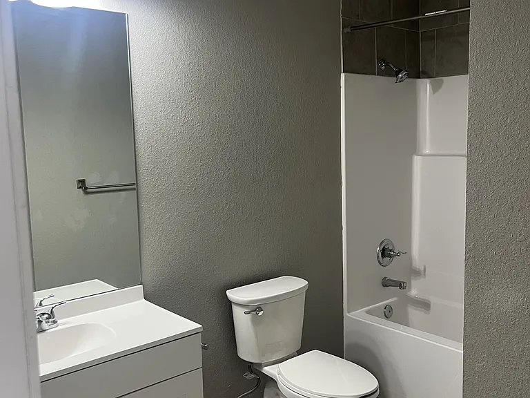 511 N Main St #B — Photo 10