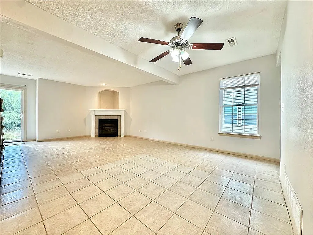 2928 S Harvard Ave — Photo 3