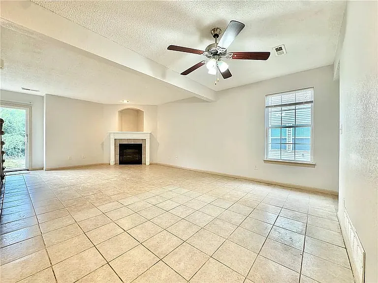 2928 S Harvard Ave — Photo 3