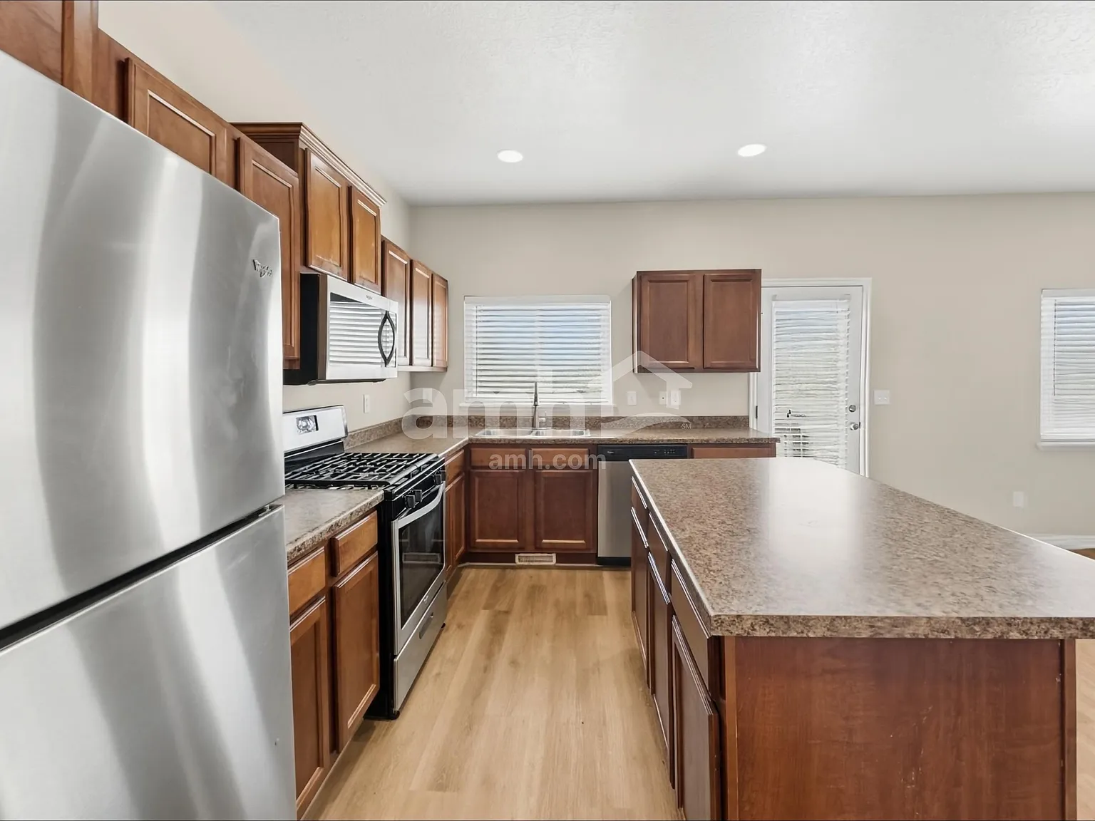 5 bed, 3.5 bath, 4103 sqft, $3,185 — Photo 3