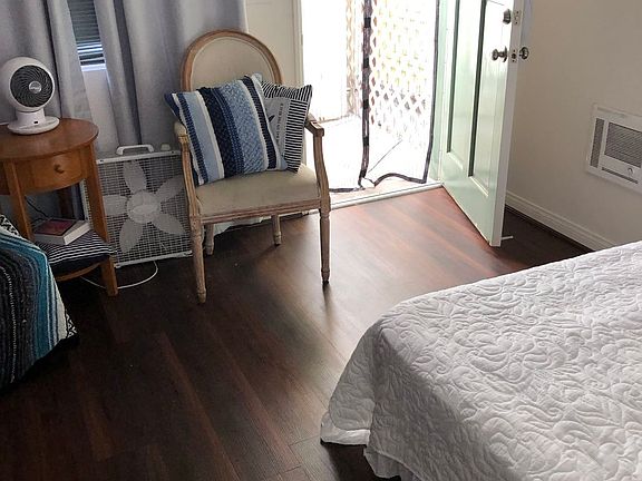 2nd image of 318 Metropole Ave #B