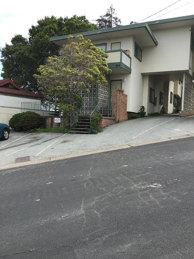 364 Malcolm Ave photo 1