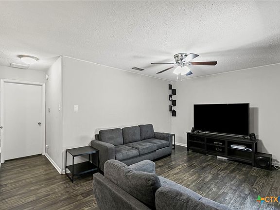 5th image of 604 W Mary Jane Dr
