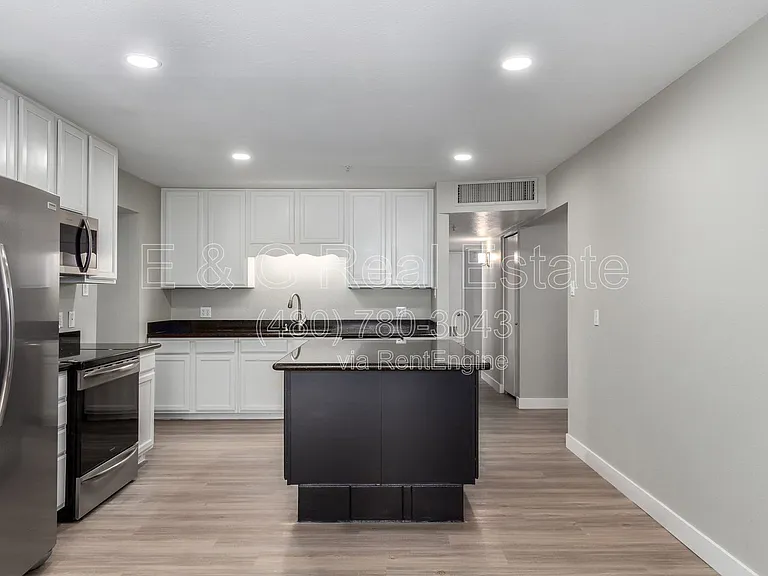 1332 N 71st St — Photo 13