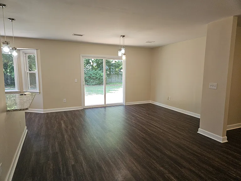 1238 Kenningston St — Photo 3