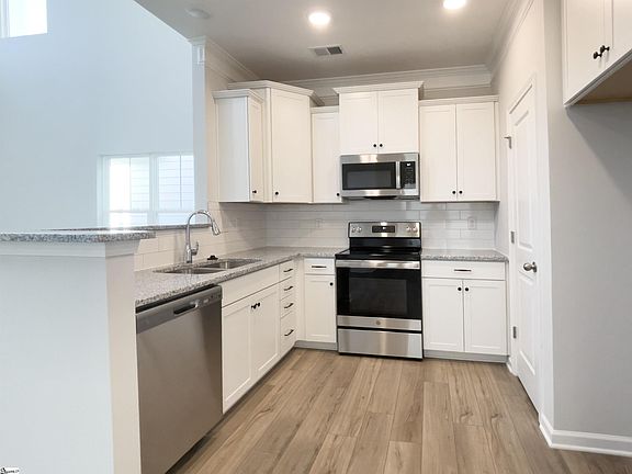 3rd image of 208 Greenrich Dr