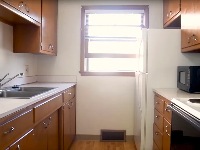 Dean Apartments — Photo 4