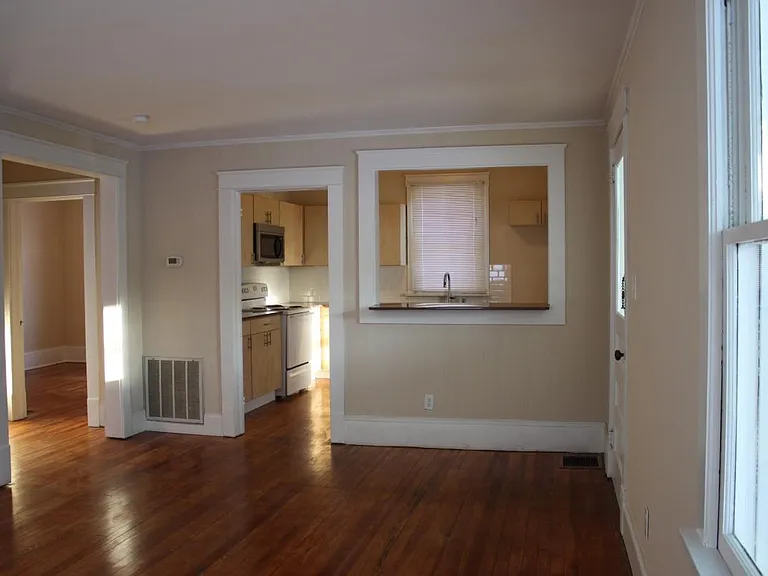 908 Oak St — Photo 2