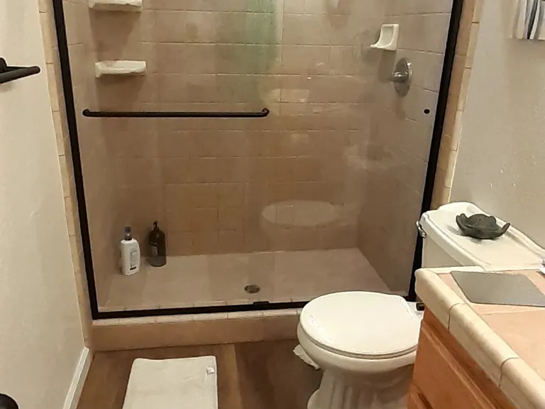 1108 Meadowview Dr — Photo 2