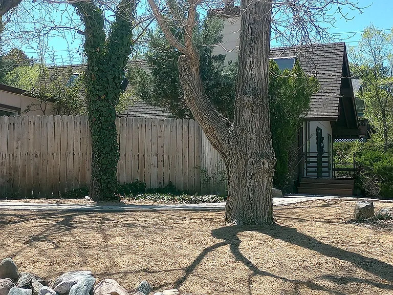 525 Oak St — Photo 3