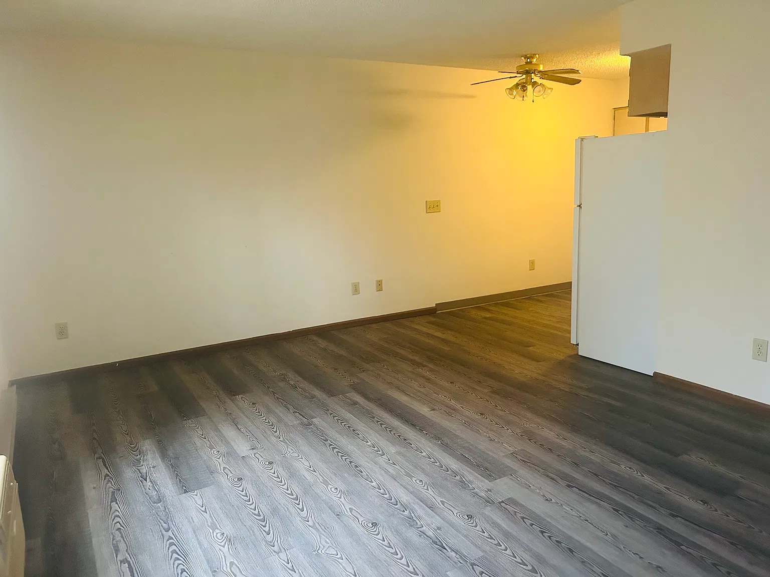 Laurel Manor — Photo 3