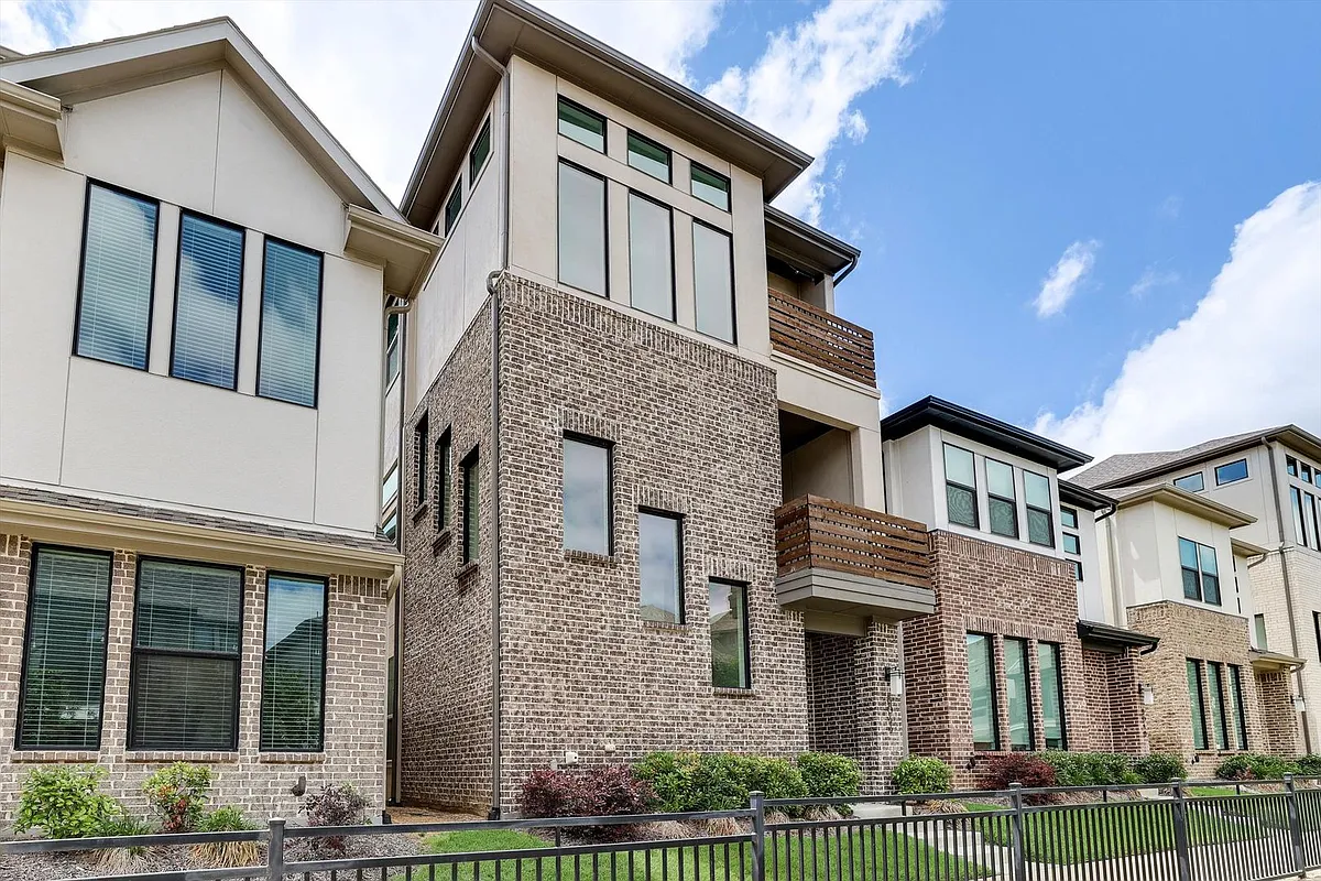 Building Photo - 8044 Zeppos Dr