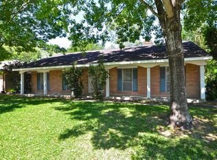 202 Dover Ln, Friendswood, TX 77546