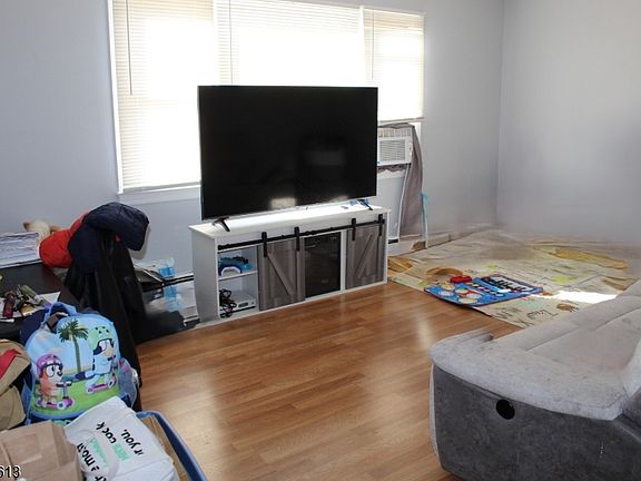 3rd image of 912 River Dr