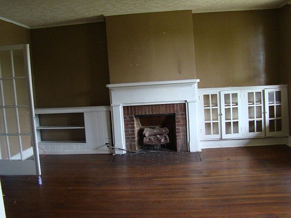 2nd image of 468 W Second St