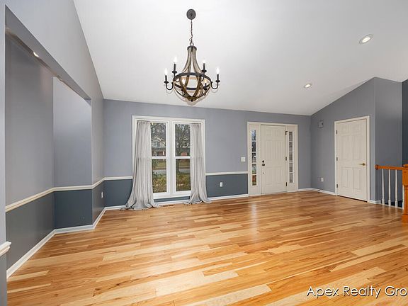 2nd image of 4690 Woodcreek Dr SE