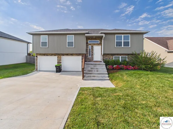 1607 W 6th Street Ter, Knob Noster, MO 65336