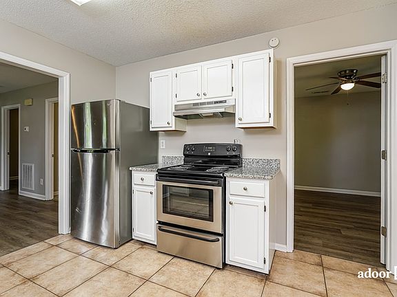 4th image of 3230 Emory Dr
