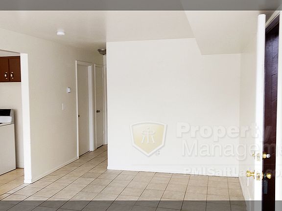 4th image of 1619 W Ivy Cir APT 1