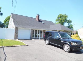 9 Adams St, East Rockaway, NY 11518