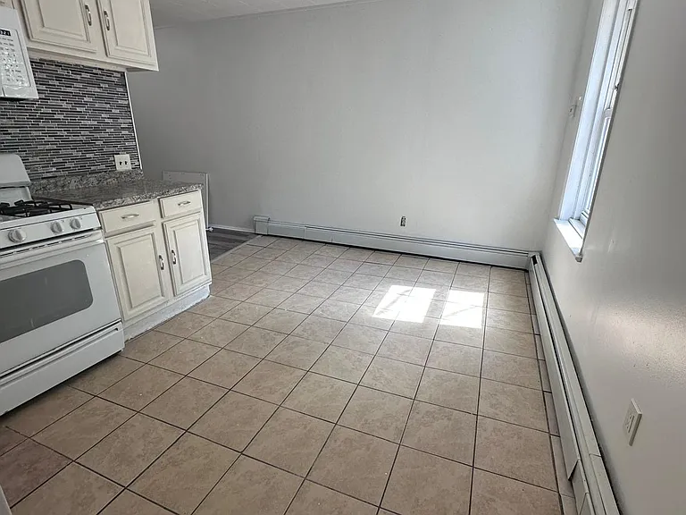 653 Beatty St #2 — Photo 25