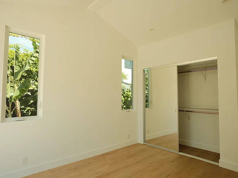4313 1/2 Kenwood Ave — Photo 27