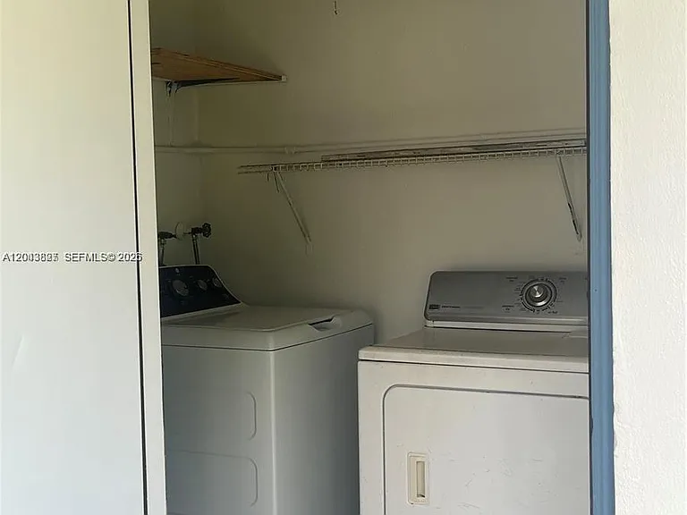 753 SW 3rd St — Photo 9