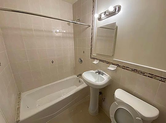 3rd image of 14943 35th Ave APT 5B