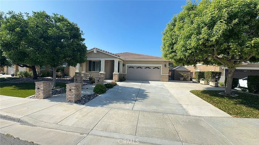 3 bed, 2.5 bath, 1901 sqft, $3,200 — Photo 1