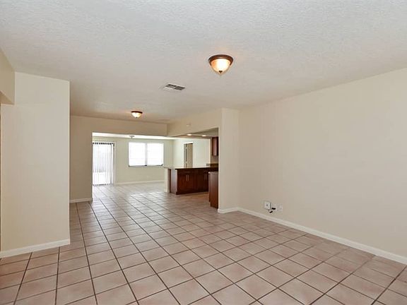 5th image of 922 Garnett St