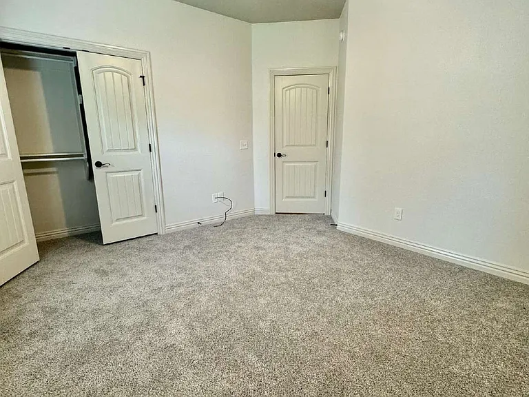 1300 Hickory St — Photo 17